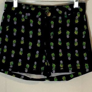 Adorable stretch midi So party shorts.
(12.24.81EB)